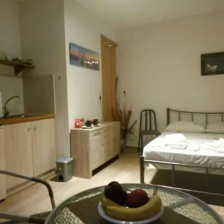 New Port House Apartment *